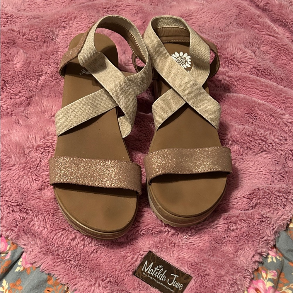 Yellow Box Women's Beige and Brown Sandals Size 8.5